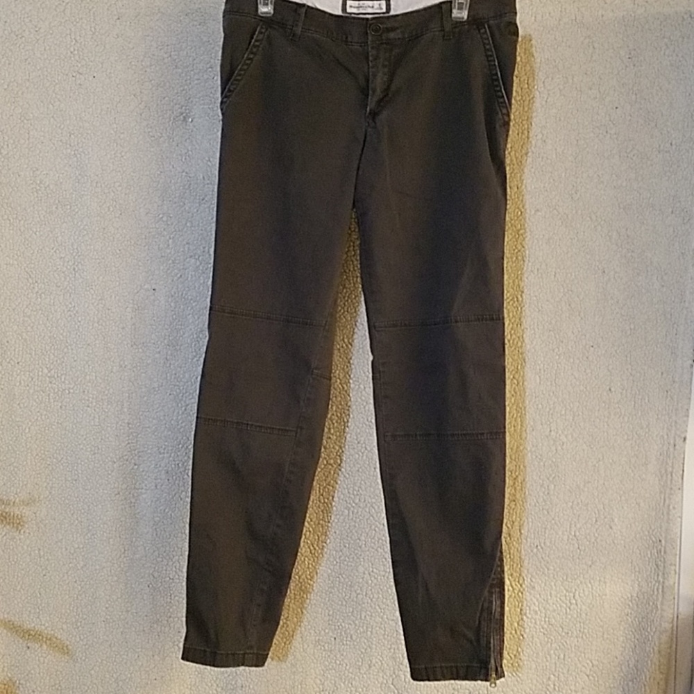 Abercrombie & Fitch Pants. 8